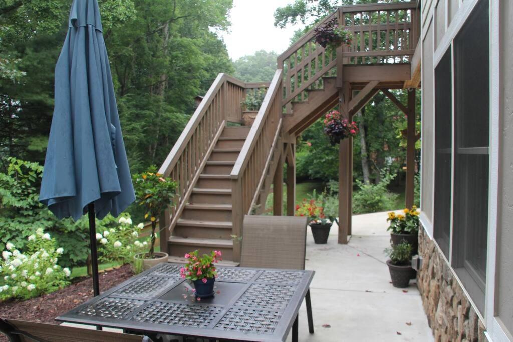 Bluebirds Nest 10 Min To Avl Biltmore Hot Tub Cont Bkfst Sparkling Water Asheville Dış mekan fotoğraf