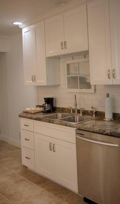 Bluebirds Nest 10 Min To Avl Biltmore Hot Tub Cont Bkfst Sparkling Water Asheville Dış mekan fotoğraf